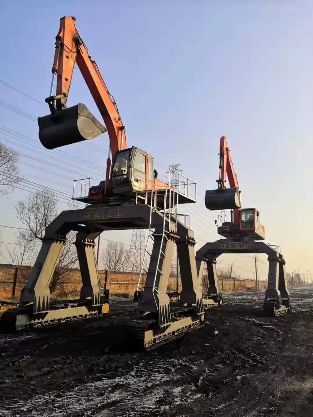 Unloading Train Excavator Long Legs Dimensions